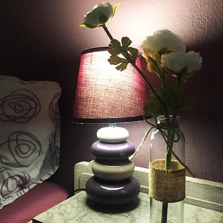 Au Petit De לינה וארוחת בוקר *